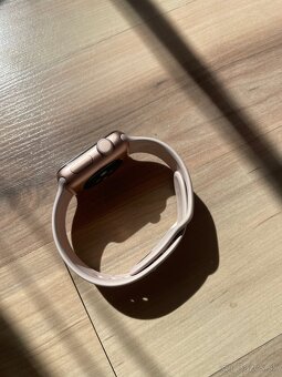Apple Watch Series 3 – 38mm, zlatoružové - 5