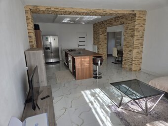 Zrekonštruovaný dom s krásnym interiérom- ihneď k bývaniu - 5