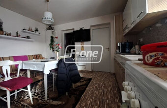 Dvojgeneračná stavba v malebnej obci Trstín - 5