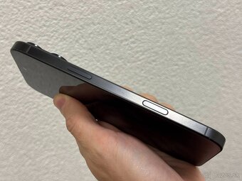 Apple iPhone 16 Pro Max 256GB čierny titán - 5