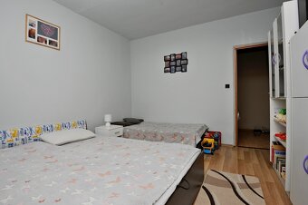 Veľký 4 izbový byt s balkónom - Na predaj - 5