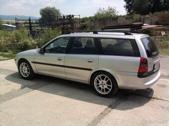 Rozpredam Opel vectra B combi 1.8 85kw benzin - 5