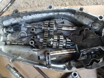 Predám motor na jawu 350 638 - 5