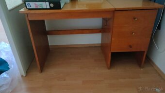 Stoly a stolíky a nábytkova stena, písacie stoly. - 5