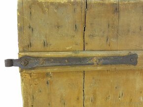 Staré drevené dvere s rúčkou - dekorácia na stenu - door - 5