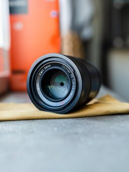 Sony Zeiss 55 mm f/1.8 - 5