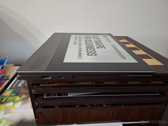 Ľahký notebook vo výbornom stave, Lenovo's Twin-Screen Thin - 5