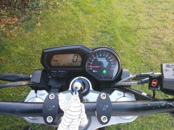 Yamaha FZ1 - 5