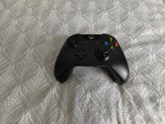Predám Xbox One + Kinect + krabica + originálny ovládač - 5