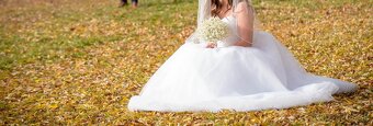 Princeznovské svadobné šaty so závojom a korunkou - 5