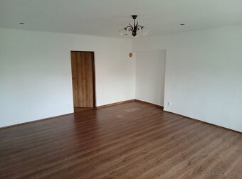 Rodinný dom v Žakovciach - dve bytové jednotky - 5