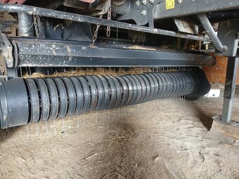 LIS na kulaté balíky CASE RB 454  s řezáním - 5