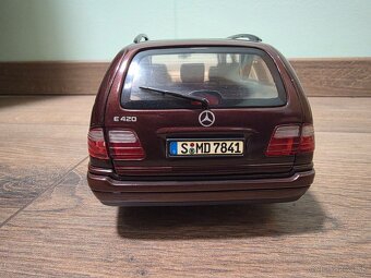 Mercedes Benz E320 S210 E-Klasse Model 1:18 - 5