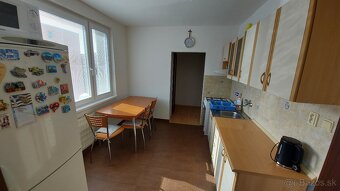 Predám priatelský 3 izbový byt+Kumbál+Logia na ul. Kpt. Nal. - 5