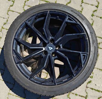 Hankook 265/40 R22 na elektrónoch ALutec - 5