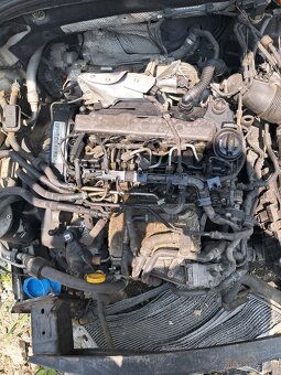 Rozpredám octavia 3, 1.6, 77kw, svetlá,dvere, motor, kufor - 5