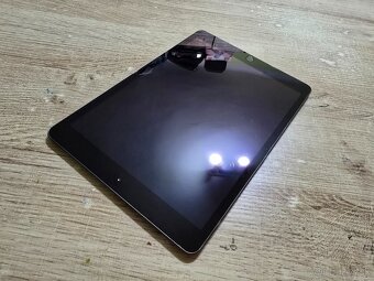 Ipad 7 32gb plnefunkcny ma len bezne znamky na ramiku ale zi - 5