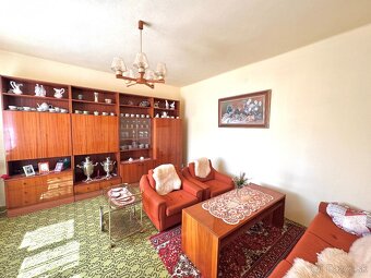 Predaj-5i dom s pekným pozemkom a garážou Tvrdošovce - 5