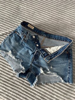 Levi's - Riflové krátke nohavice dámske, veľkosť 28 - 5