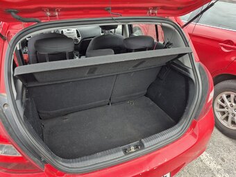 Hyundai i20 2010 1.4 74kW benzín 155 000km - 5