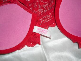 Zapinanie predu victorias secret pink podprsenka - 5