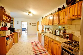 Predaj priestranného domu s hosťovskými izbami – Oščadnica, - 5