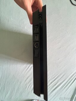Ps4 slim+ovladac+HDMI kabel+zdrojivi kabel - 5