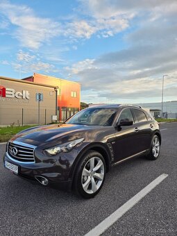 Infiniti QX70 S - 5