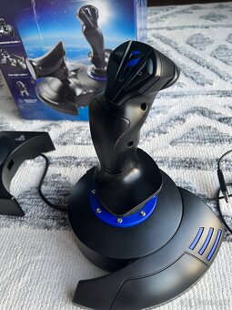 Thrustmaster Joystick - 5