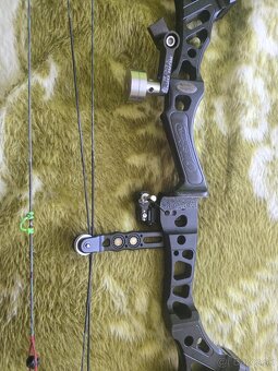 Kladkovy luk apex 7 60lbs - 5