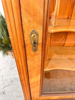 Vitrina historizmus - 5