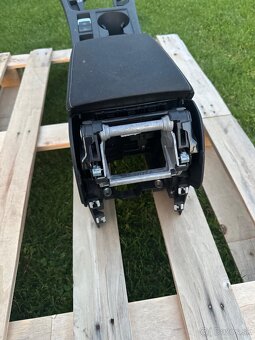 Lakťová opierka a stredový tunel Passat B8 - 5