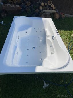 Predam hydromasažnu vaňu pre dve osoby - 5