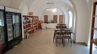 PREDAJ obchodný priestor v centre Trnavy (Štefánikova ulica) - 5