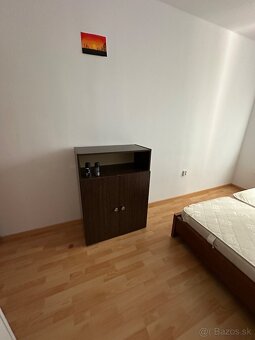 Izba na prenájom, Milana Marečka 3 - 5