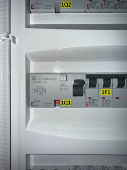 Kompletná rozovdna skriňa - ETI - 5