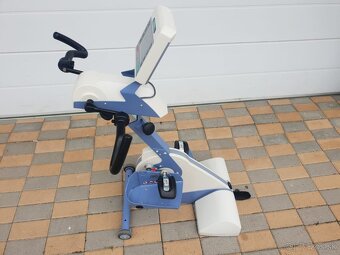 rehabilitačný bicykel na ruky nohy pre ZTP vozičkarov - 5