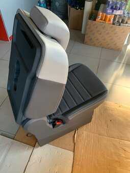 Prostřední kožené sedadlo VW Multivan T7 v Top Stavu - 5