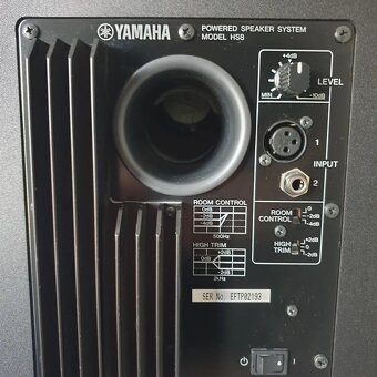 YAMAHA HS8 - 5