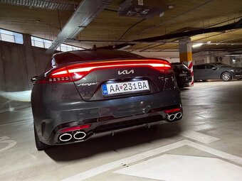 STINGER 3.3 BENZÍN 272KW 4X4 - 5
