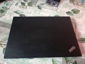 Predám funkčný notebook Lenovo TP T470 s rozbitým displejom - 5