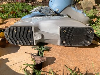 Predám lyžiarky SALOMON CHARM 7 27,5 - 5