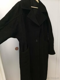Dámsky čierny kabát č. 44 - 5