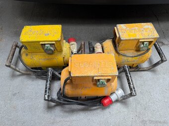 Ponorné a príložné vibrátory Wacker Neuson + meniče - 5