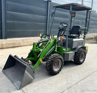 ELEKTRICKÝ KOLESOVÝ NAKLADAČ E906-Li - 5