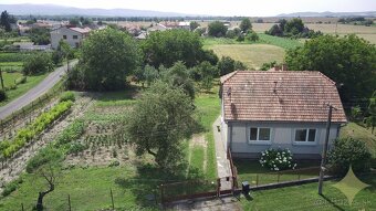 Čiastočne zrekonštruovaný prízemný rodinný dom so slnečným p - 5