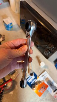 Pracovne naradie,svetlo,kotvy,klúče atd - 5