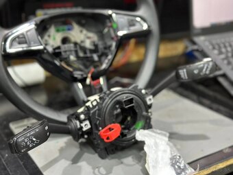 Predám vyhrievaný multifunkčný volant s elektronikou + páčky - 5