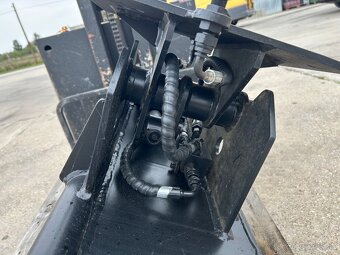 Hydraulická svahovacia lyžica na minibager - 5