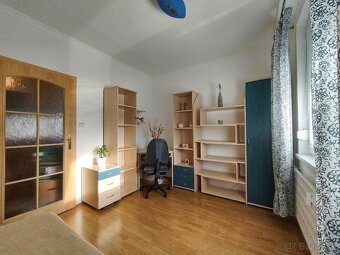 Prenájom 3-izbového bytu neďaleko centra v Leviciach - 5